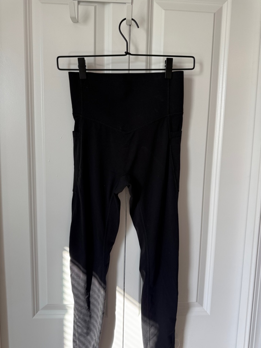 HALARA Black High-Waist Leggings with Side Pockets - Picture 2 of 5